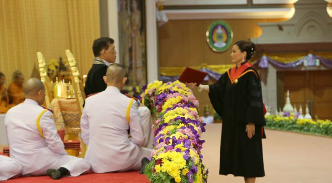 ในหลวงพระราชทานปริญญาบัตร มรภ.สงขลา พระราชินีทรงรับปริญญาดุษฎีบัณฑิตกิตติมศักดิ์