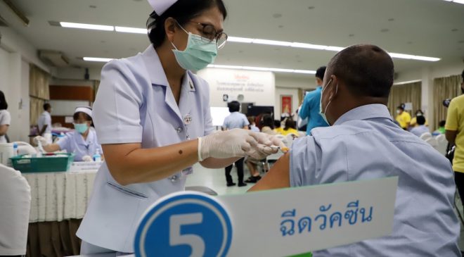 โรงพยาบาลสงขลา เริ่มฉีดวัคซีน COVID -19 เข็มแรก