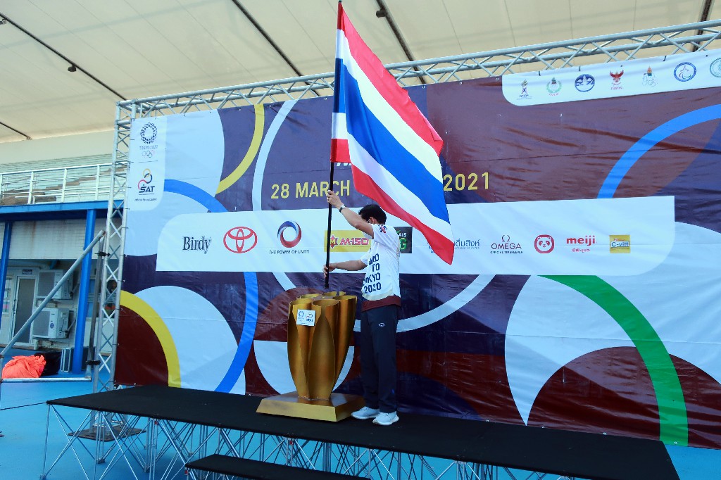 วิ่งธงชาติไทย รวมใจสู่่ชัยชนะ