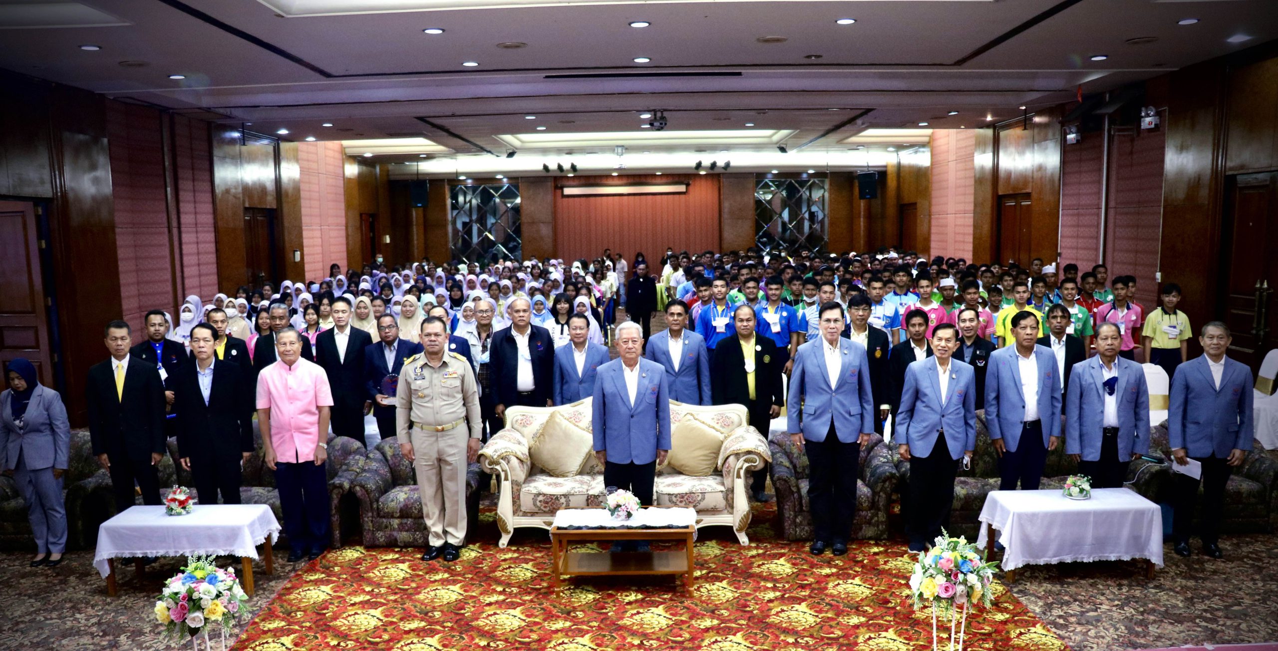 พลเอก สุรยุทธ์ จุลานนท์ องคมนตรี เปิดกิจกรรมปฐมนิเทศโครงการ “สานใจไทย สู่ใจใต้” รุ่นที่ 38