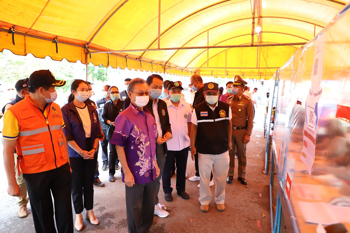 ประธานรัฐสภาลงพื้นที่จังหวัดสงขลา มอบหน้ากากอนามัยพร้อมพบปะและให้กำลังใจเจ้าหน้าที่
