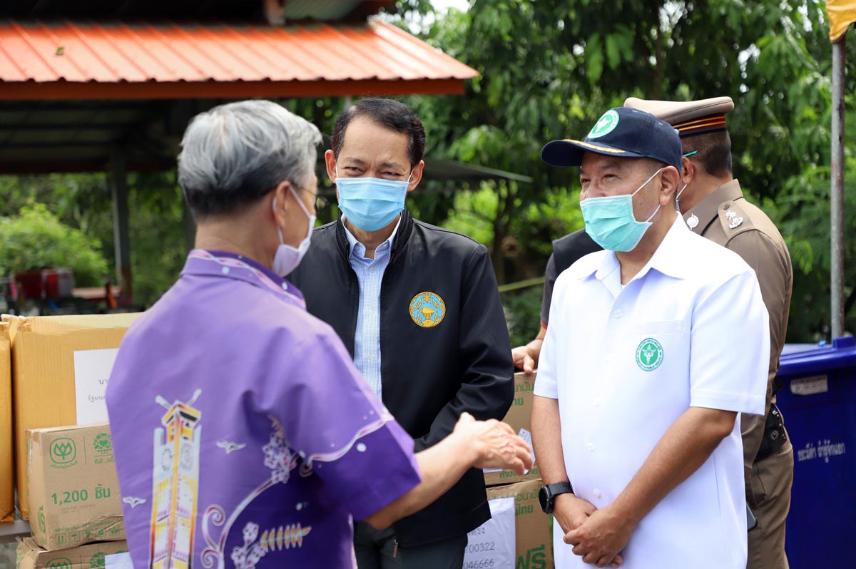 ประธานรัฐสภาลงพื้นที่จังหวัดสงขลา มอบหน้ากากอนามัยพร้อมพบปะและให้กำลังใจเจ้าหน้าที่