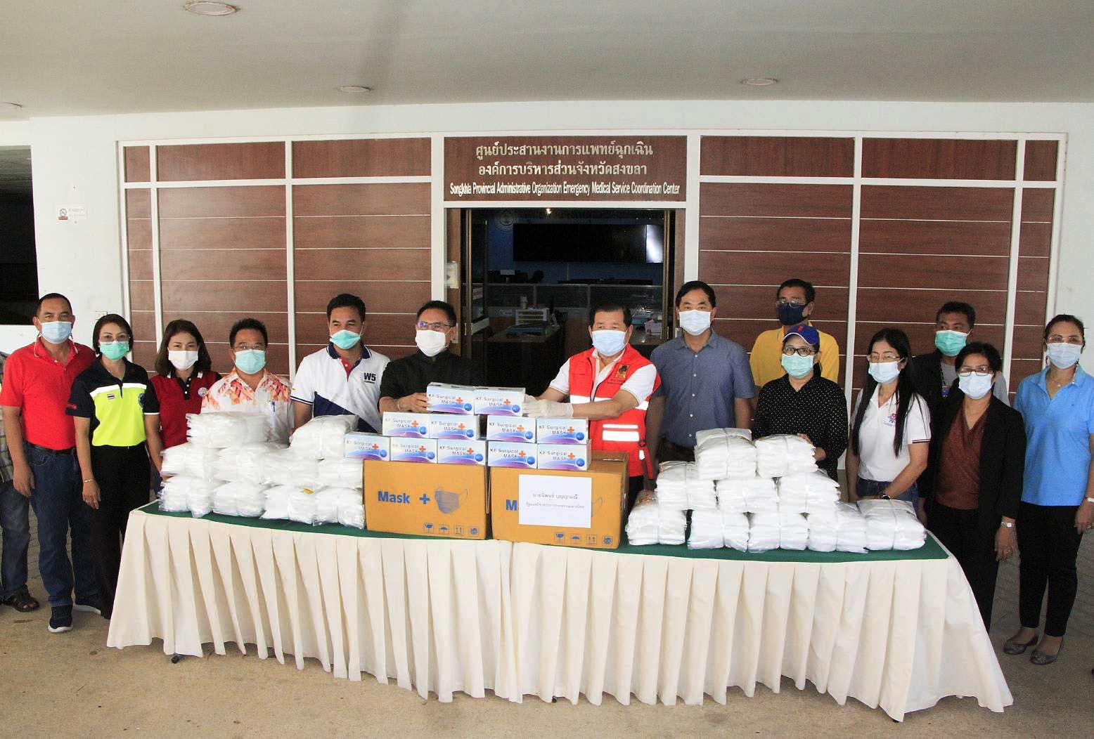 นิพนธ์ ห่วงผู้ปฎิบัติหน้าที่มอบชุด PPE และหน้ากากอนามัย ให้หน่วยแพทย์ฉุกเฉิน 1669 อบจ.สงขลา