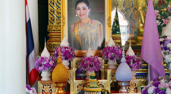 ผู้ว่าฯสงขลา นำส่วนราชการประกอบพิธีเจริญพระพุทธมนต์สมโภชพระบรมธาตุเจดีย์เฉลิมพระเกียรติ สมเด็จพระนางเจ้าฯ พระบรมราชินี