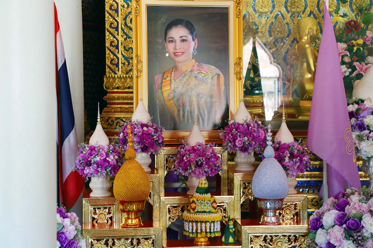 ผู้ว่าฯสงขลา นำส่วนราชการประกอบพิธีเจริญพระพุทธมนต์สมโภชพระบรมธาตุเจดีย์เฉลิมพระเกียรติ สมเด็จพระนางเจ้าฯ พระบรมราชินี