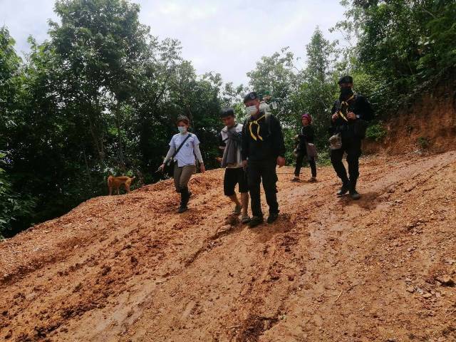 สุดยอดทหารพรานไทย! แบกถังออกซิเจนช่วยหนูน้อย 3 ขวบป่วยฉุกเฉิน ลุยโคลนเลน-ข้ามดอย 7 กม.ส่ง รพ.
