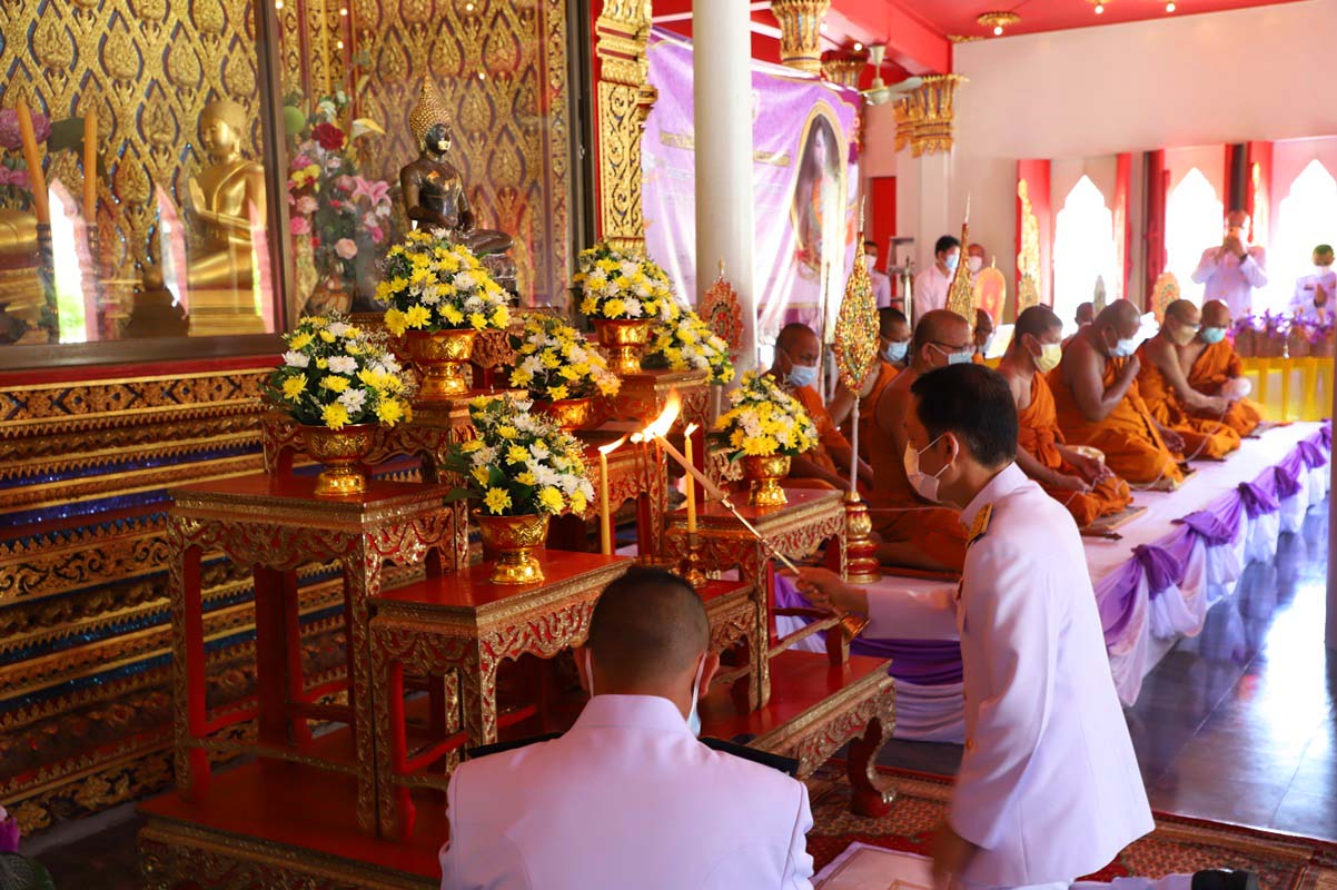 ผู้ว่าฯสงขลา นำส่วนราชการประกอบพิธีเจริญพระพุทธมนต์สมโภชพระบรมธาตุเจดีย์เฉลิมพระเกียรติ สมเด็จพระนางเจ้าฯ พระบรมราชินี