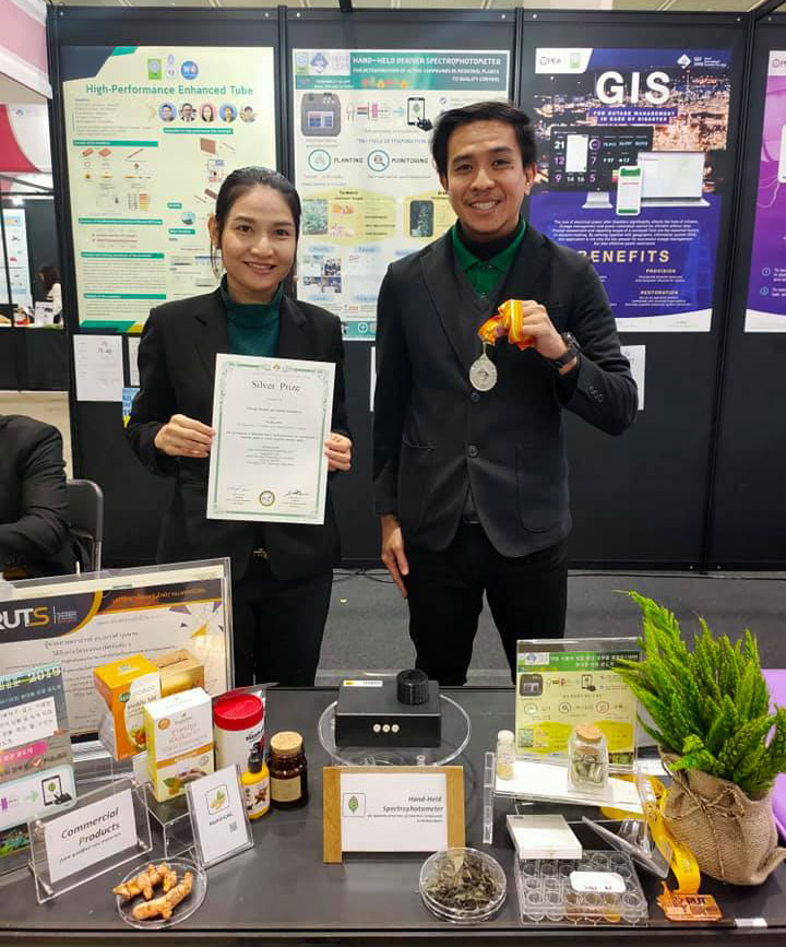 อาจารย์คณะวิทยาศาสตร์ มหาวิทยาลัยทักษิณ ศึกษาการเพาะเลี้ยงเนื้อเยื่อพืชด่าง