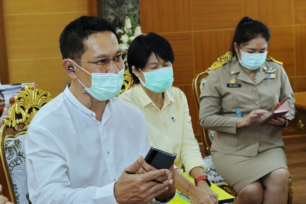 ผู้ว่าฯสงขลา ร่วม นายก อบจ.สงขลา และนายกฯหาดใหญ่ หารือจัดหาวัคซีน