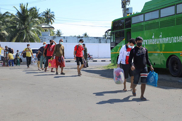 ชุมชนบาลาเซาะ กลับจากการกักตัว ที่โรงพยาบาลสนามอำเภอเทพา ท่ามกลางการต้อนรับที่อบอุ่น