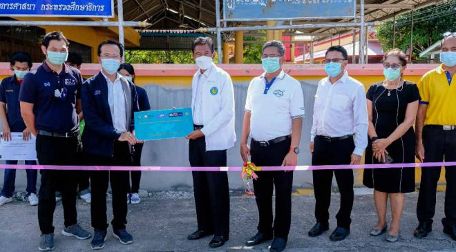 นายศรัญ บิลพัฒน์ นายกเทศมนตรีนครสงขลา รับมอบงานวิจัยโครงการระบบจราจรอัจฉริยะ