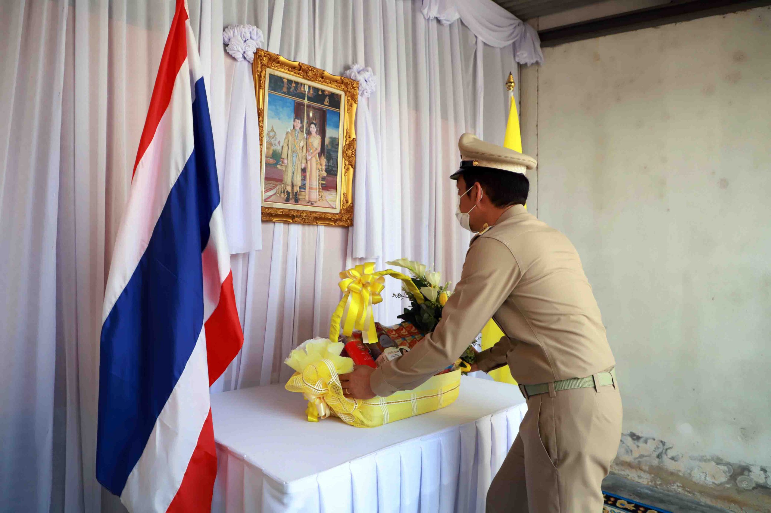 ในหลวงโปรดเกล้าฯ ให้ผู้ว่าฯสงขลาเชิญตะกร้าของพระราชทาน ให้ครอบครัวผู้เสียชีวิต