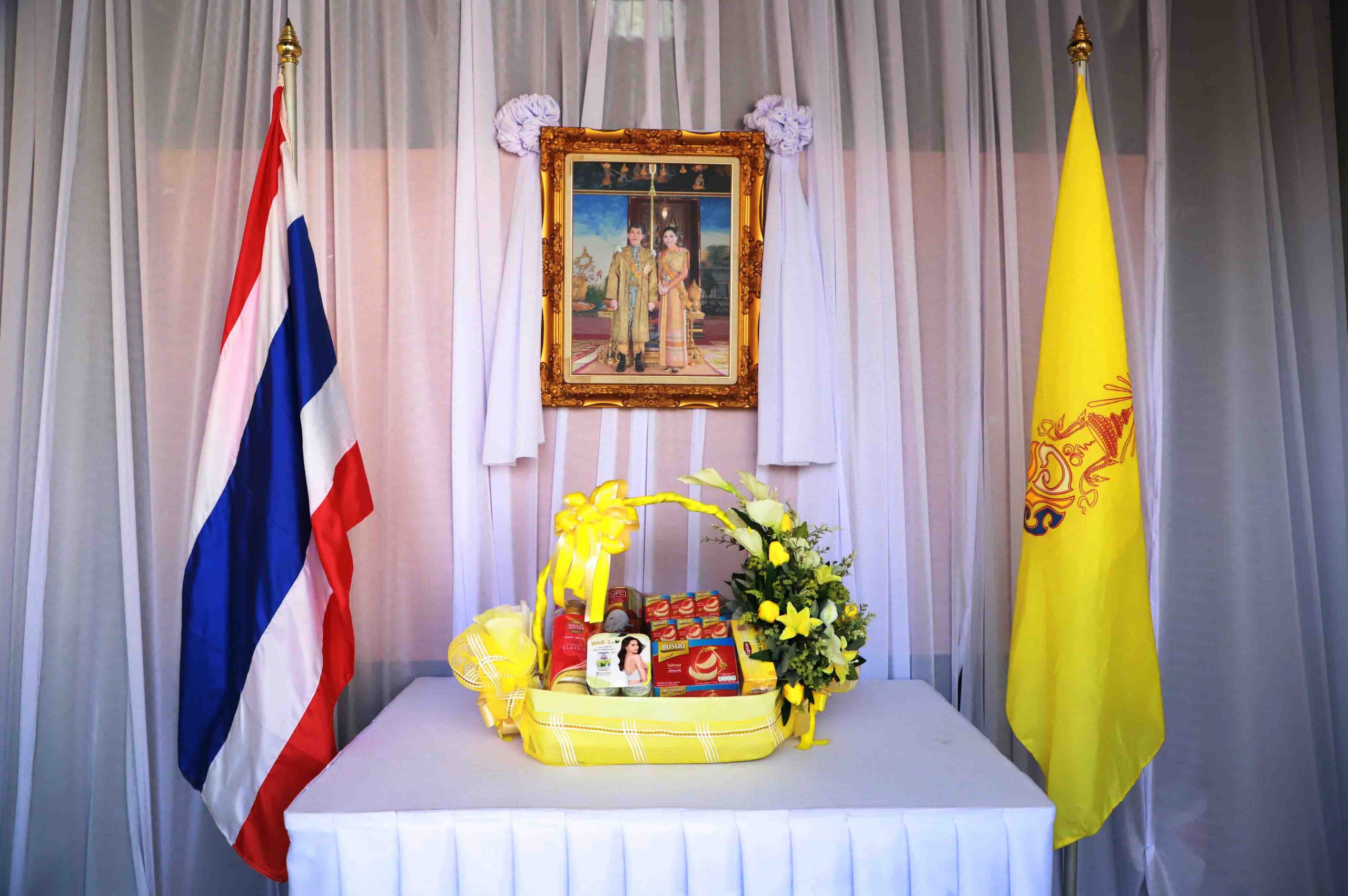 ในหลวงโปรดเกล้าฯ ให้ผู้ว่าฯสงขลาเชิญตะกร้าของพระราชทาน ให้ครอบครัวผู้เสียชีวิต