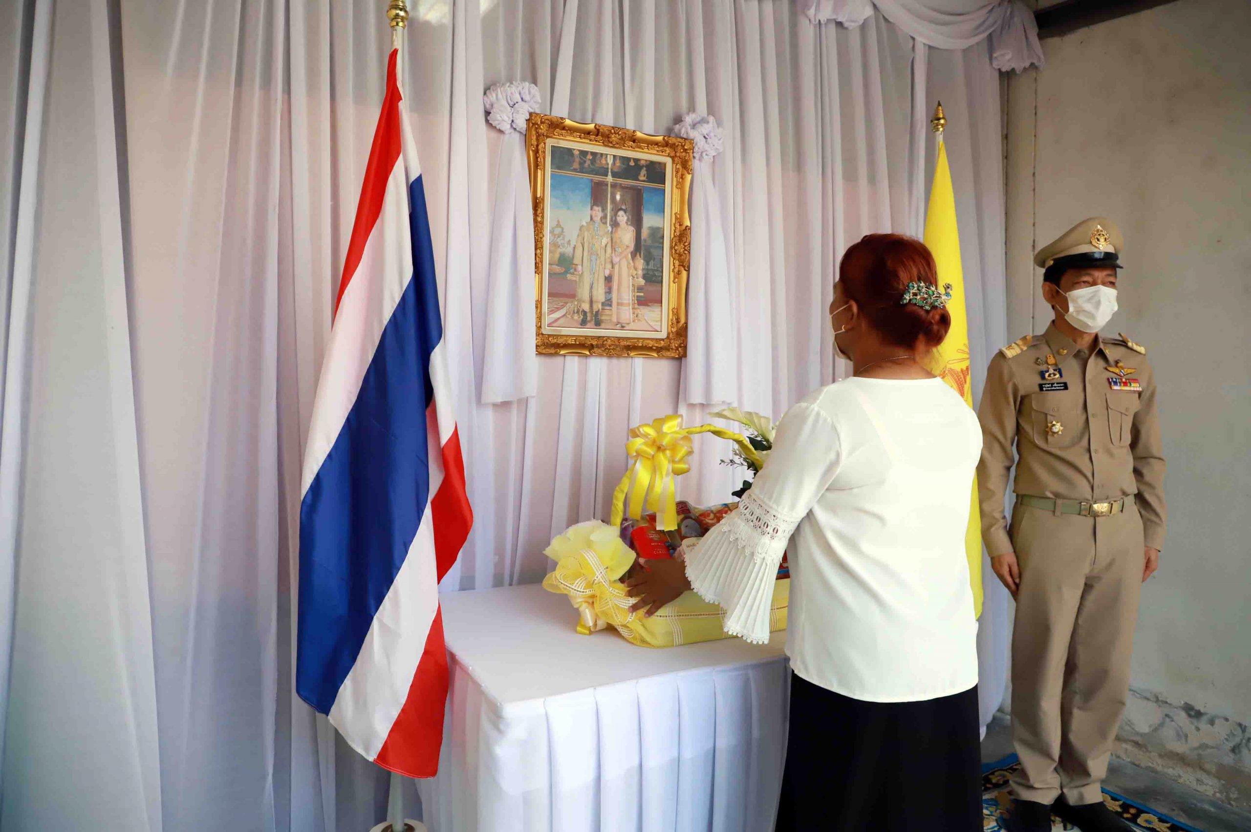 ในหลวงโปรดเกล้าฯ ให้ผู้ว่าฯสงขลาเชิญตะกร้าของพระราชทาน ให้ครอบครัวผู้เสียชีวิต
