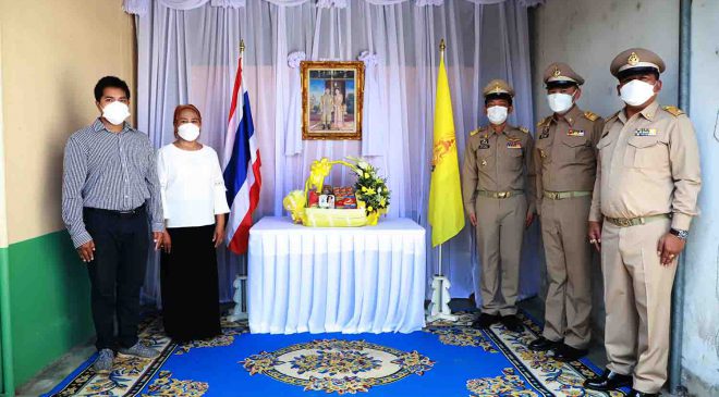 ในหลวงโปรดเกล้าฯ ให้ผู้ว่าฯสงขลาเชิญตะกร้าของพระราชทาน ให้ครอบครัวผู้เสียชีวิต