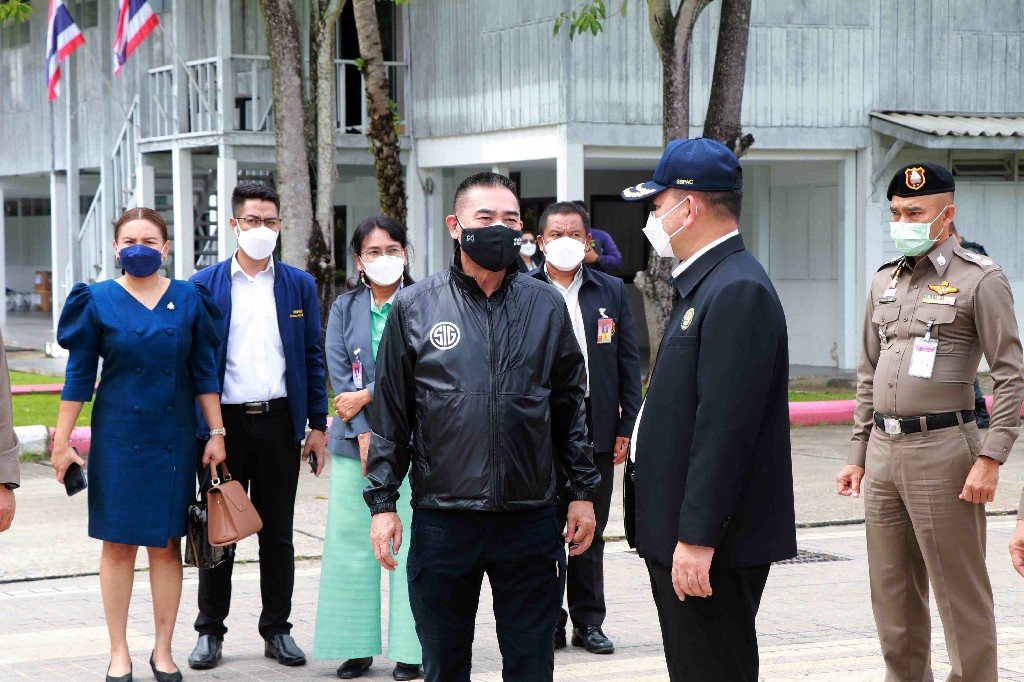 “บิ๊กแป๊ะ” ลงพื้นที่มอบสิ่งของบรรเทาทุกข์ พร้อมให้กำลังใจแก่เจ้าหน้าที่ที่ปฏิบัติงานในพื้นที่จ.ยะลา