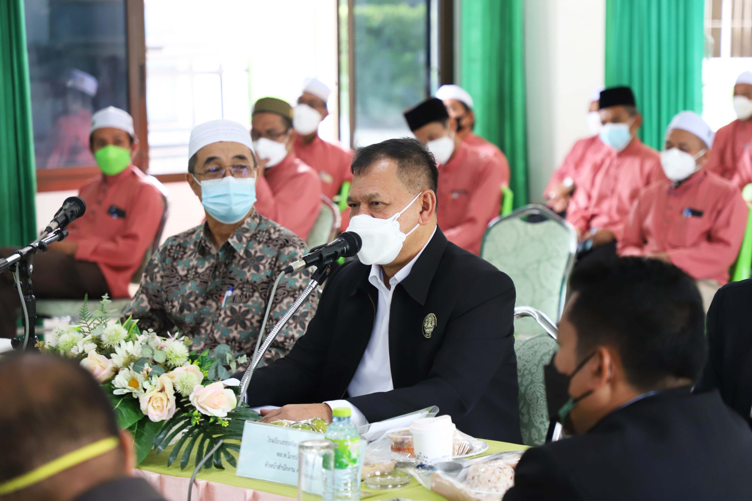 เลขาธิการ ศอ.บต. ตรวจเยี่ยม สร้างขวัญ รับฟังปัญหา ข้อเสนอแนะของบุคลากรโรงเรียนธรรมวิทยามูลนิธิ ยะลา