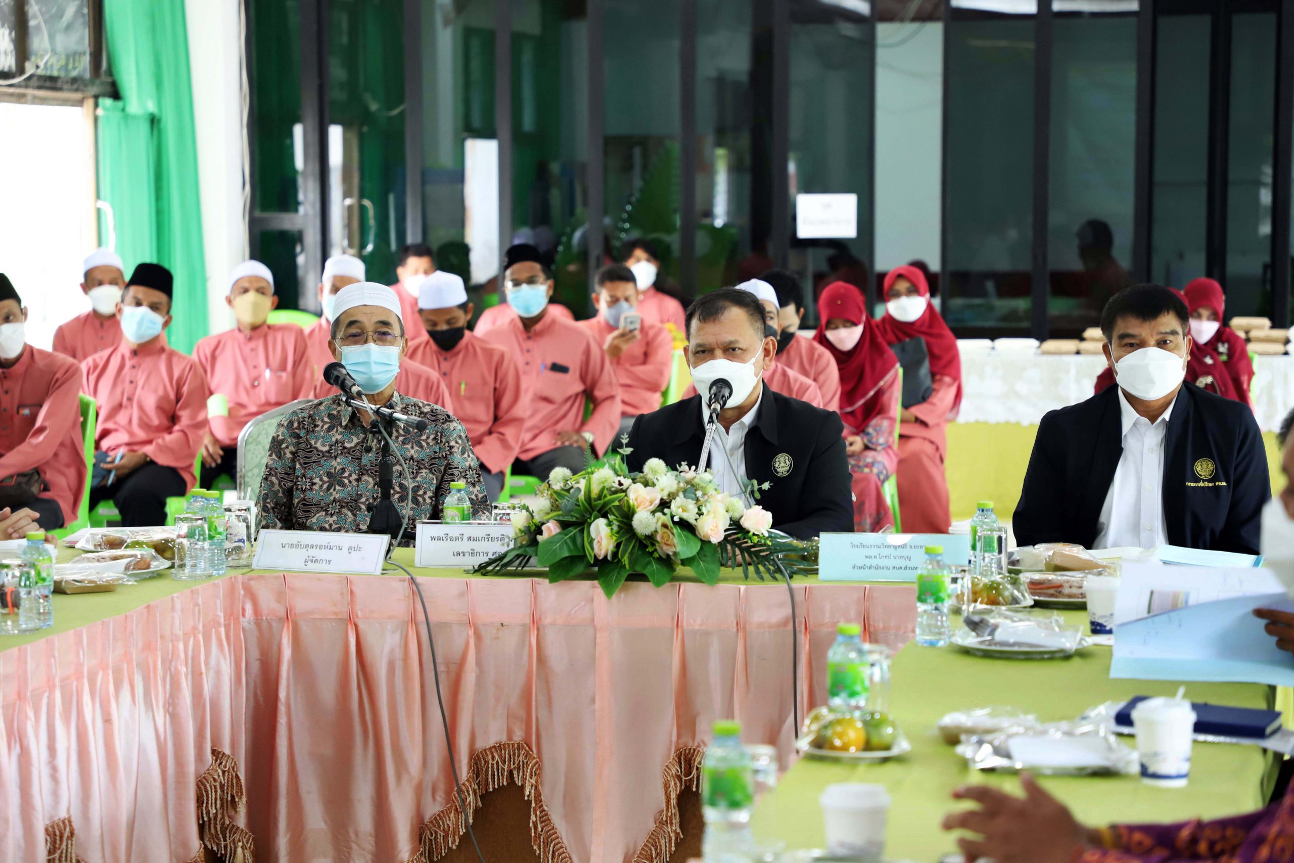 เลขาธิการ ศอ.บต. ตรวจเยี่ยม สร้างขวัญ รับฟังปัญหา ข้อเสนอแนะของบุคลากรโรงเรียนธรรมวิทยามูลนิธิ ยะลา