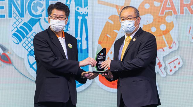 กฟผ. ร่วมพิธีเปิด พร้อมรับมอบโล่ร่วมจัดงานมหกรรมวิทย์ฯ 64