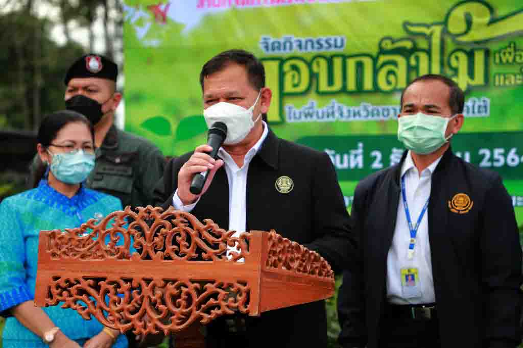 ศอ.บต. นำร่องมอบพันธุ์กล้าไม้ และไม้มีค่ากว่า 500,000 ต้น เพื่อส่งเสริมการปลูกพืชเศรษฐกิจใหม่
