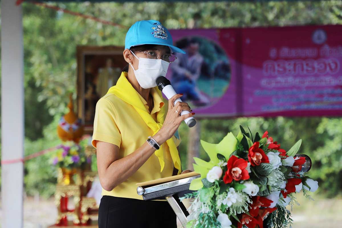 จังหวัดสงขลา จัดกิจกรรม “ปลูกต้นไม้ ปลูกจิตสำนึก” เนื่องในวโรกาสวันพ่อแห่งชาติและวันดินโลก