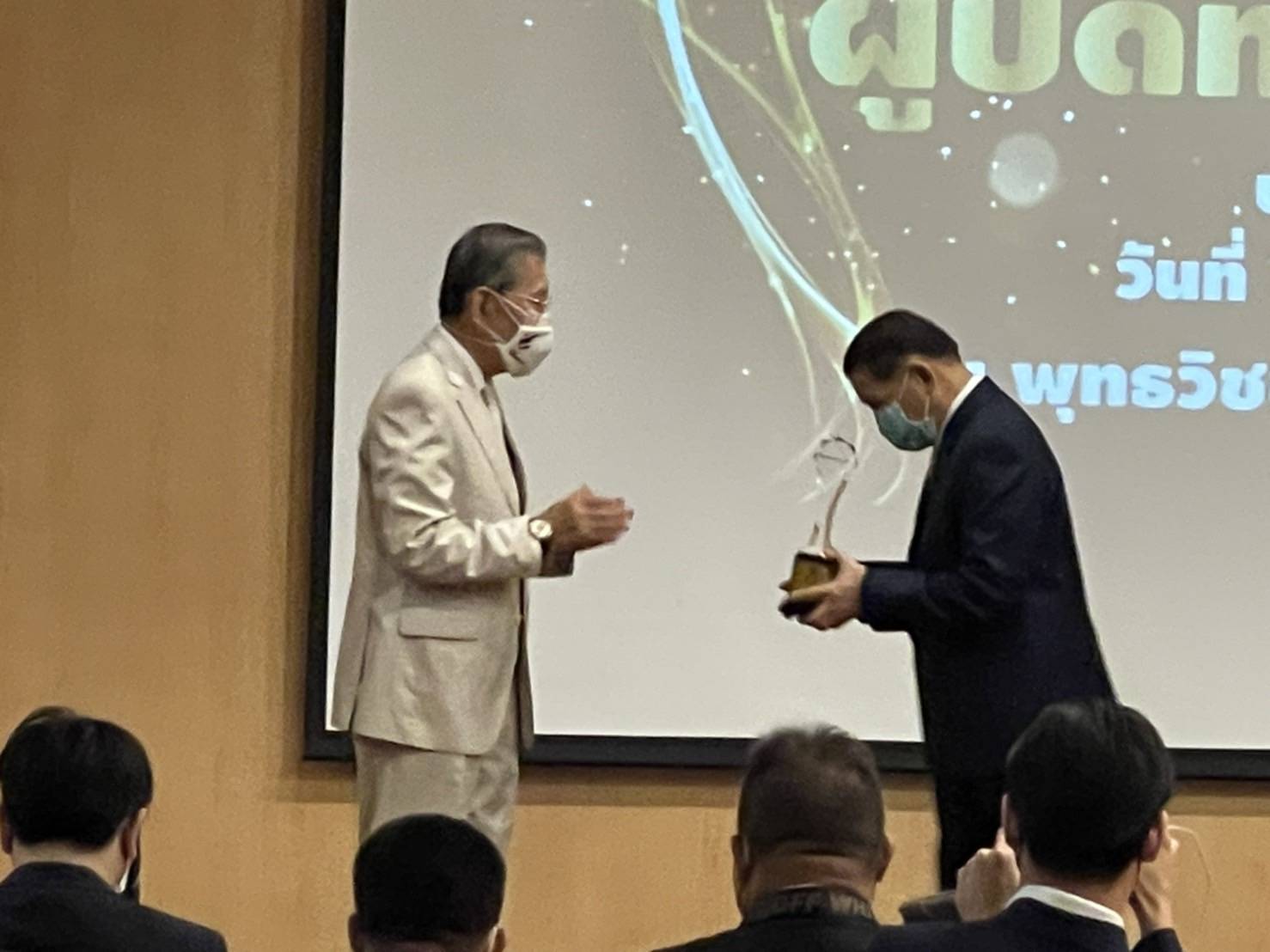“นริส” ปลื้ม “เขาทราย” รับรางวัลผู้ปิดทองหลังพระภูมิใจแทนชมรมวีรบุรุษแชมป์โลกชาวไทย