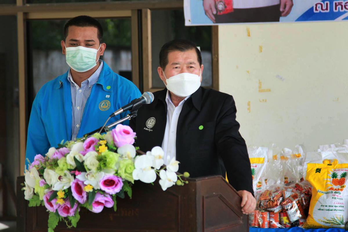 นิพนธ์ จับมือ ชัยชนะ ลุยเมืองคอนช่วยผู้ประสบภัยน้ำท่วม พร้อมสั่งเร่งเยียวยา