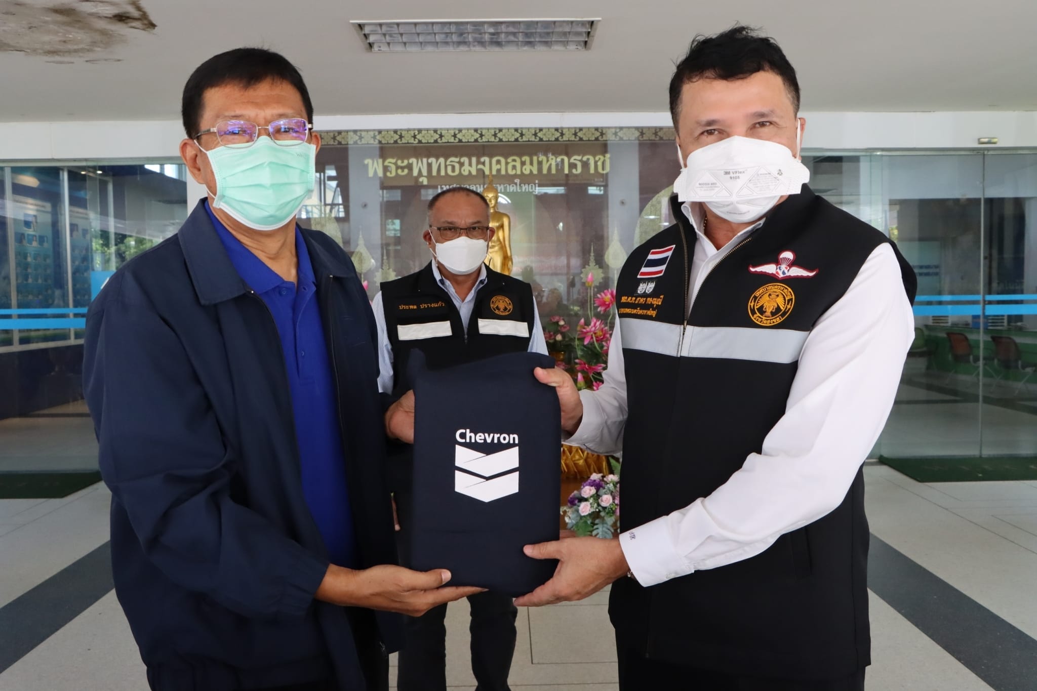 บริษัท เชฟรอนประเทศไทยสำรวจและผลิต จำกัด มอบของสู้โควิดแก่เทศบาลนครหาดใหญ่