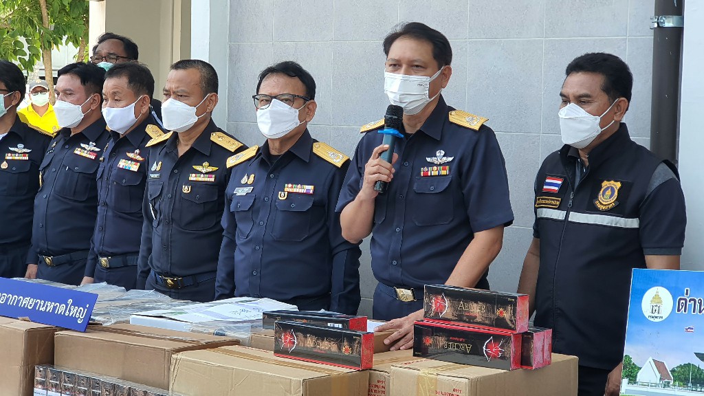 กรมศุลกากรภาคที่ 4 แถลงข่าว จับกุมบุหรี่และเหล้าหนีภาษี รวมมูลค่ากว่า 8 ล้านบาท