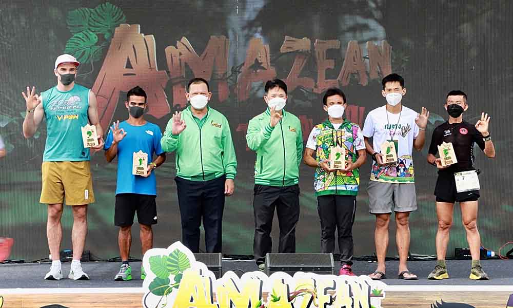 เลขาธิการ ศอ.บต มอบรางวัลแก่นักวิ่ง Amazean Jungle Trail 2022