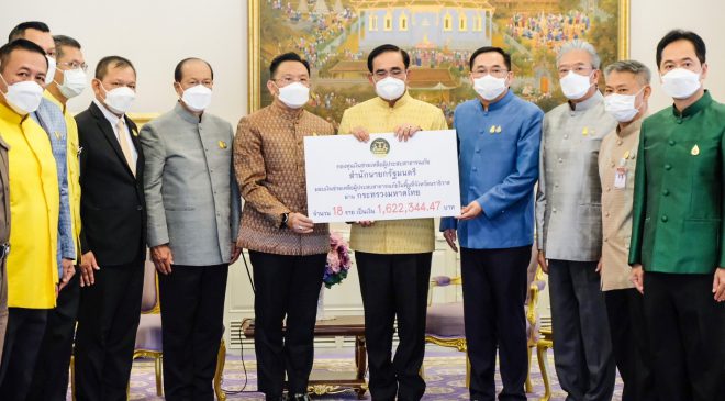 นายกฯ มอบเงินทดแทนการประกันชีวิตสำหรับเจ้าหน้าที่ผู้ปฏิบัติงานในจังหวัดชายแดนภาคใต้