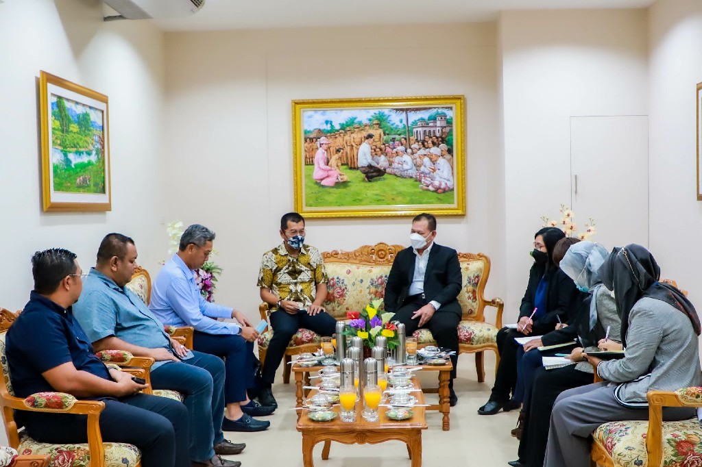 เลขาธิการ ศอ.บต. หารือที่ปรึกษารมต.คมนาคม มาเลเซีย เตรียมผลักดันสะพานคู่ขนาน ข้ามแม่น้ำโกลก (ไทย - มาเลเซีย) จ.นราธิวาส