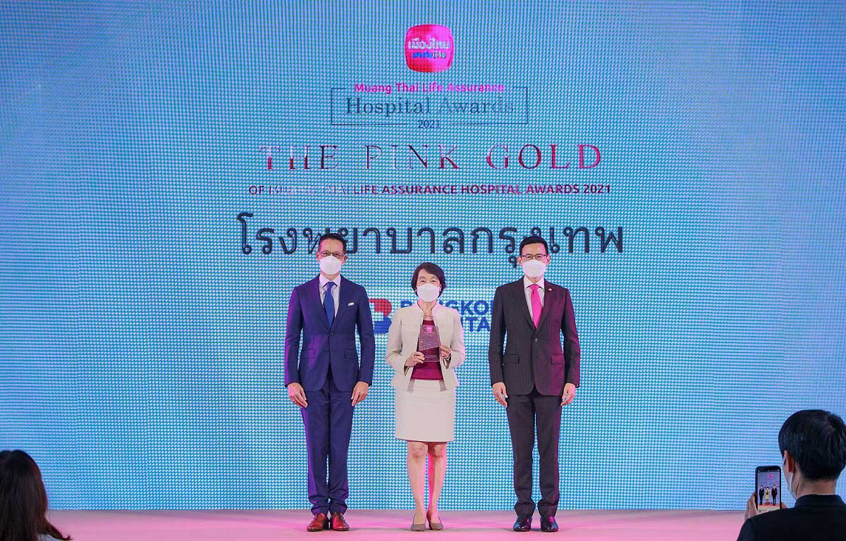 รพ. กรุงเทพ คว้า 3 รางวัลเกียรติยศสูงสุด  ในงาน Muang Thai Life Assurance Hospital Awards 2021