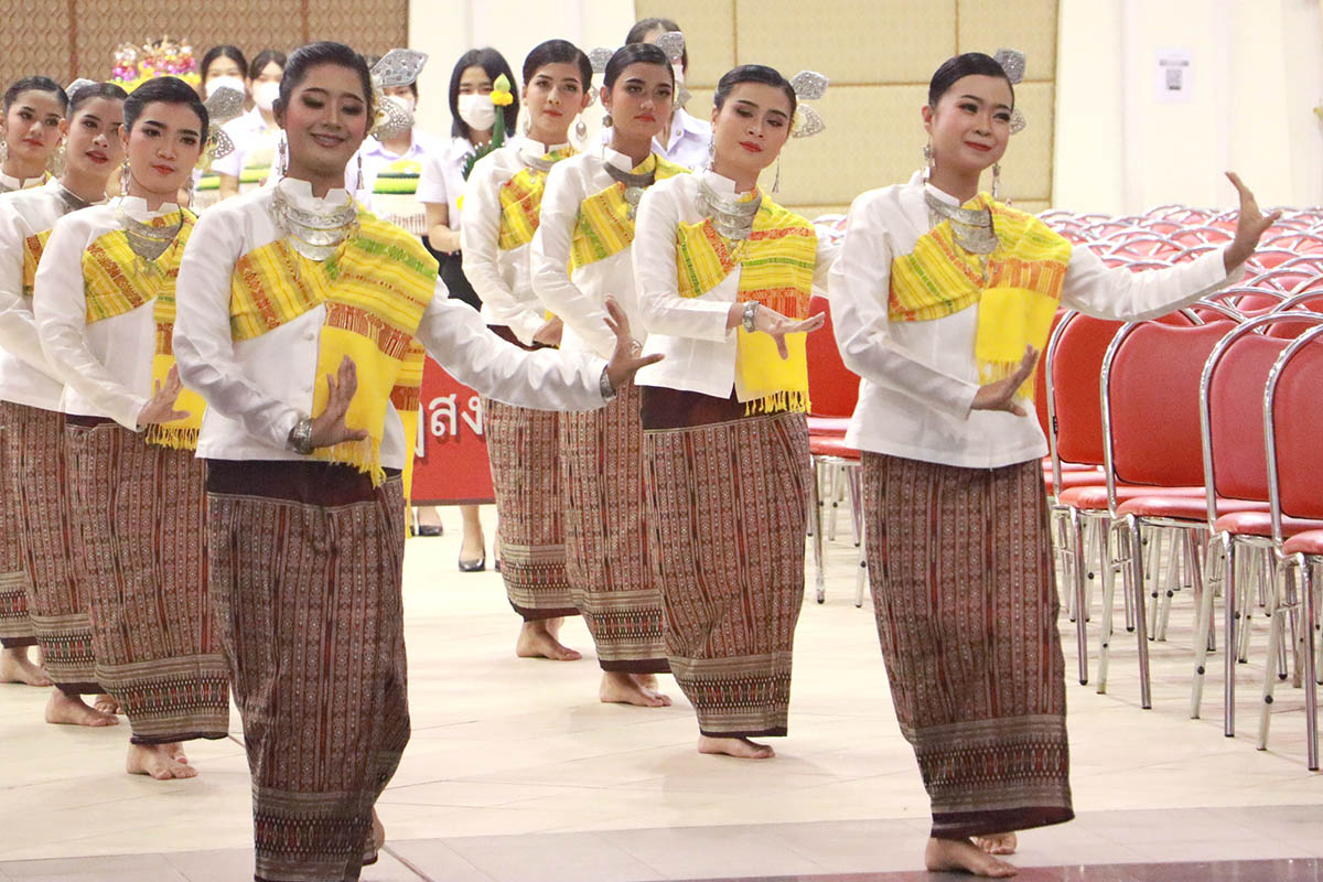 มรภ.สงขลา จัดงานสืบสานศิลป์บายศรีสู่ขวัญ ต้อนรับนักศึกษาใหม่