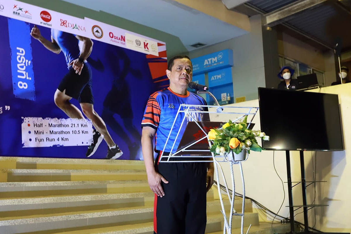 ผู้ว่าฯสงขลา เปิดโครงการเดิน-วิ่ง ม.หาดใหญ่ ครั้งที่ 8&nbsp; เพื่อสันติสุขชายแดนใต้และรณรงค์การ ไม่สูบบุหรี่