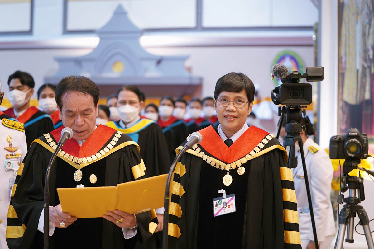 องคมนตรีเป็นผู้แทนพระองค์ไปมอบปริญญาบัตรแก่ผู้สำเร็จการศึกษาจาก มรภ.สงขลา