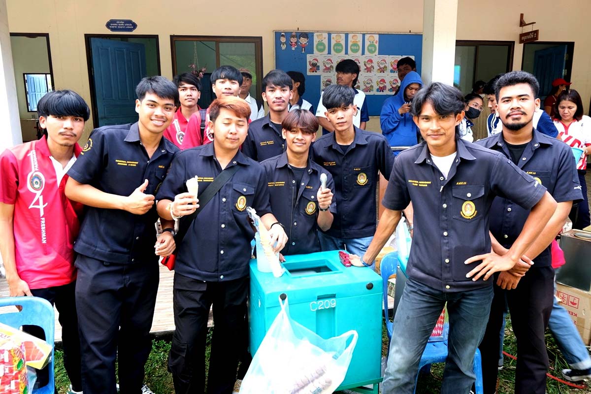 คณะเทคโนโลยีอุตสาหกรรม มรภ.สงขลา ทำโครงการจิตอาสาฯ ผลิตชิ้นงานสร้างประโยชน์ชุมชน พร้อมมอบของขวัญวันเด็ก