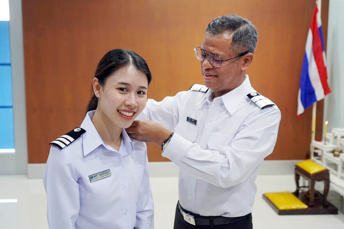 ผหญ.ประดับเครื่องหมายตำแหน่ง เพื่อเป็นขวัญและกำลังใจแก่พนักงานของ ทหญ.