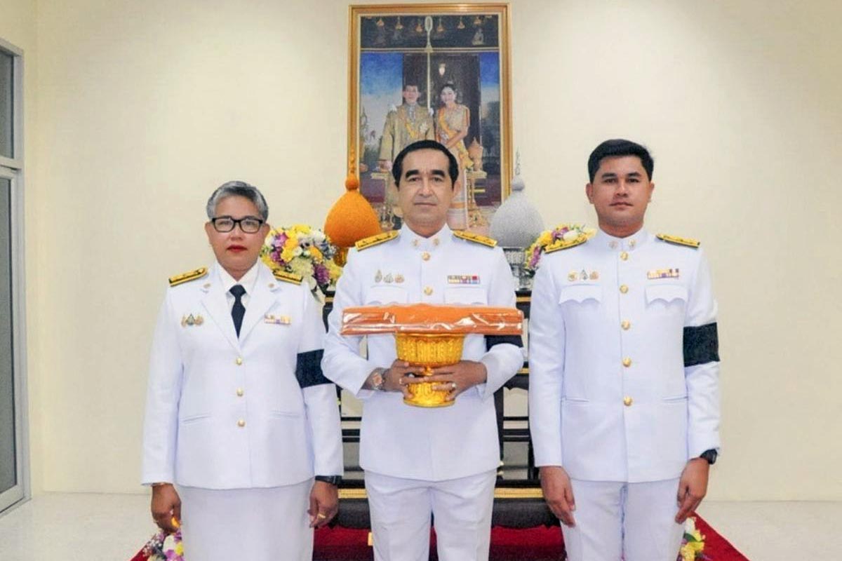 พระบาทสมเด็จพระเจ้าอยู่หัว ทรงพระกรุณาโปรดเกล้าฯ พระราชทานผ้าพระกฐินแก่ มรภ.สงขลา นำไปทอดถวายยังชุมนุมสงฆ์ ณ วัดเกาะถ้ำ